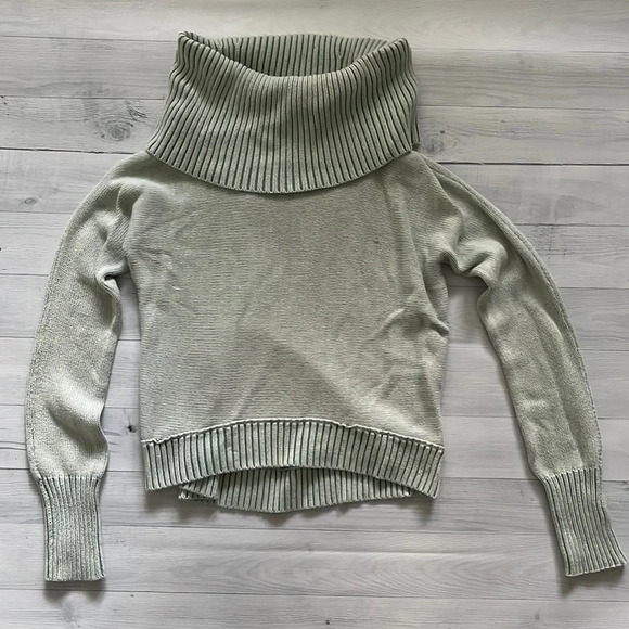 American Eagle Outfitters Sweaters - American Eagle Outfitters Light Green Crop Turtleneck Sweater S